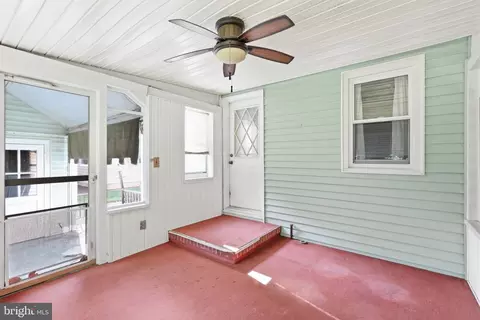 Exterior - 818 E Division St, Dover, DE 19901 photo 5 of 8