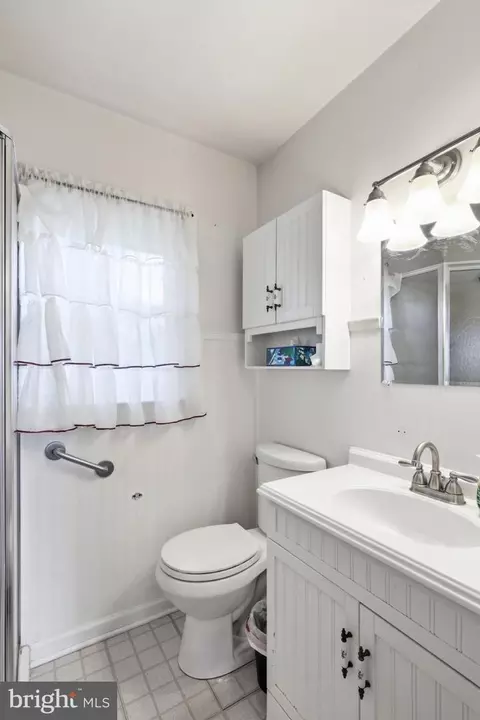 Bath - 818 E Division St, Dover, DE 19901 photo 1 of 1