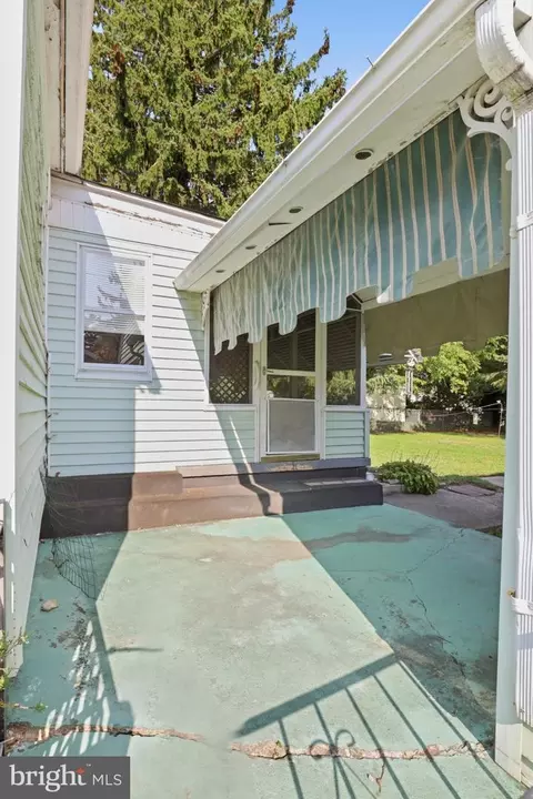 Exterior - 818 E Division St, Dover, DE 19901 photo 7 of 8