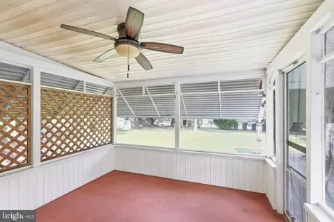 Exterior - 818 E Division St, Dover, DE 19901 photo 6 of 8