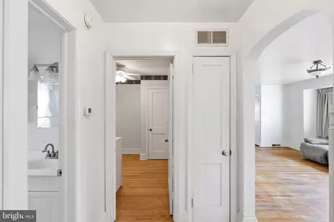 Entry Way - 818 E Division St, Dover, DE 19901 photo 2 of 2