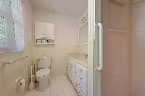 Bath - 112 Fox Hall, Dover, DE 19904 photo 1 of 1