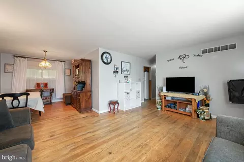 Living - 226 Frear Dr, Dover, DE 19901 photo 2 of 2