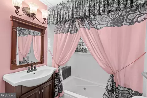 Bath - 224 N State St, Dover, DE 19901 photo 4 of 4