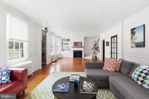 Living - 109 E Division St, Dover, DE 19901 photo 1 of 1