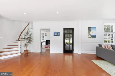 Entry Way - 109 E Division St, Dover, DE 19901 photo 1 of 2