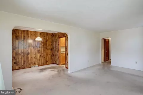 Living - 159 Evergreen Dr, Dover, DE 19901 photo 4 of 9