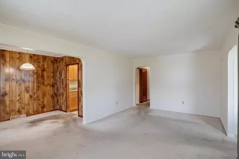 Living - 159 Evergreen Dr, Dover, DE 19901 photo 3 of 9