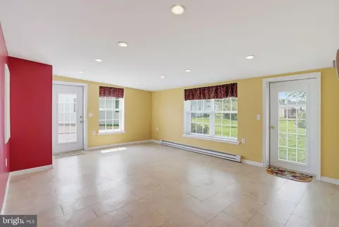 Living - 159 Evergreen Dr, Dover, DE 19901 photo 6 of 9