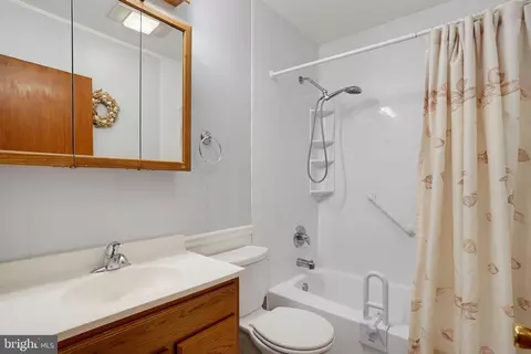 Bath - 159 Evergreen Dr, Dover, DE 19901 photo 1 of 1
