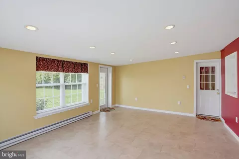 Living - 159 Evergreen Dr, Dover, DE 19901 photo 9 of 9