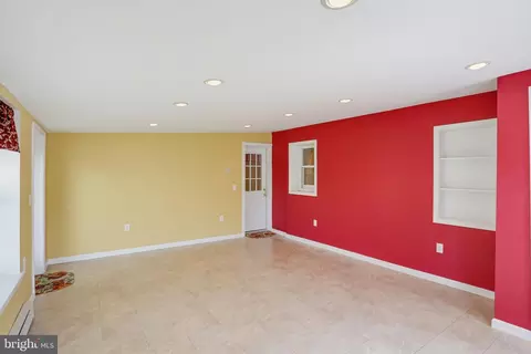 Living - 159 Evergreen Dr, Dover, DE 19901 photo 8 of 9