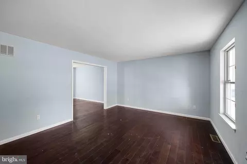 Living - 247 N Caroline Pl, Dover, DE 19904 photo 5 of 6