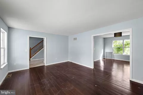 Living - 247 N Caroline Pl, Dover, DE 19904 photo 4 of 6