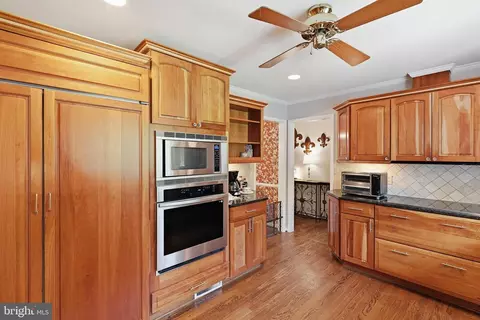 Kitchen - 101 N Fairfield Dr, Dover, DE 19901 photo 3 of 4