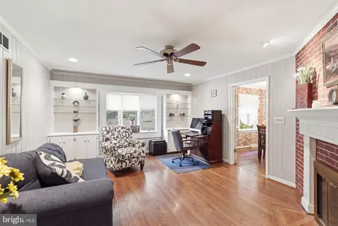 Living - 101 N Fairfield Dr, Dover, DE 19901 photo 2 of 3