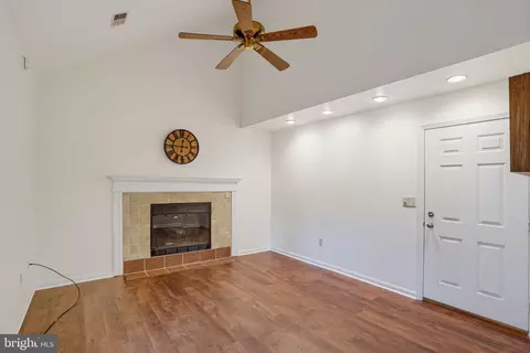 Living - 21 Crosley Ct, Dover, DE 19904 photo 1 of 2