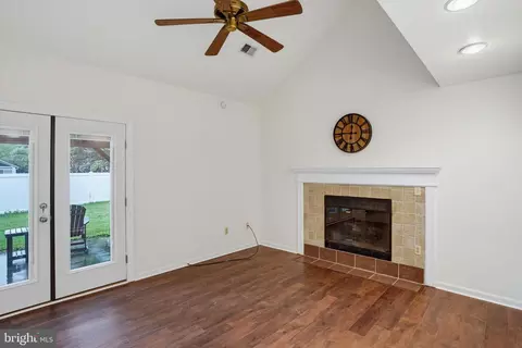Living - 21 Crosley Ct, Dover, DE 19904 photo 2 of 2
