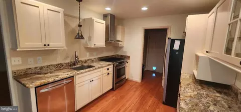 Entry Way - 28 Houston St, Dover, DE 19901 photo 2 of 3