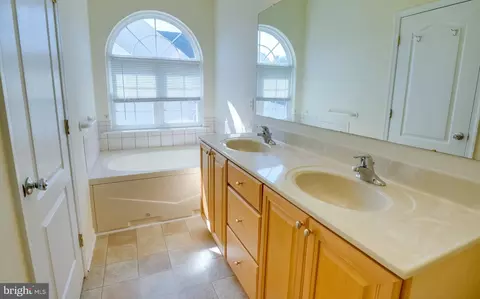Entry Way - 219 Topaz Cir, Dover, DE 19904 photo 13 of 17