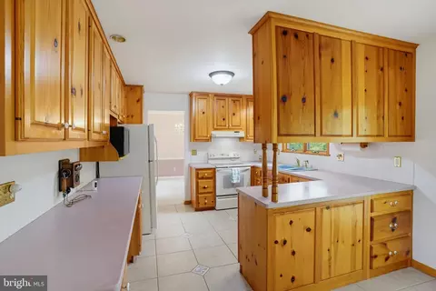 Kitchen - 206 Beech Dr, Dover, DE 19904 photo 2 of 5