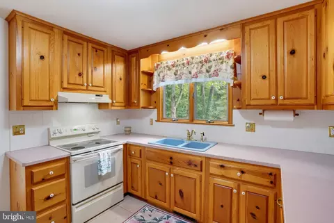 Kitchen - 206 Beech Dr, Dover, DE 19904 photo 3 of 5