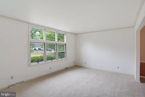 Living - 206 Beech Dr, Dover, DE 19904 photo 5 of 6