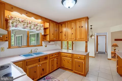 Kitchen - 206 Beech Dr, Dover, DE 19904 photo 4 of 5