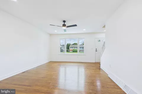 Living - 258 Maple St, Smyrna, DE 19977 photo 3 of 4
