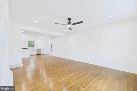 Living - 258 Maple St, Smyrna, DE 19977 photo 2 of 4