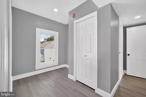 Entry Way - 156 Front, Leipsic, DE 19901 photo 12 of 17