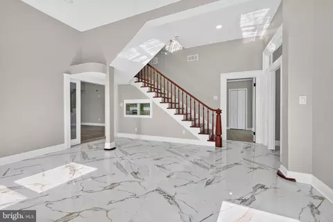 Entry Way - 156 Front, Leipsic, DE 19901 photo 2 of 17