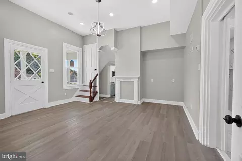 Entry Way - 156 Front, Leipsic, DE 19901 photo 5 of 17