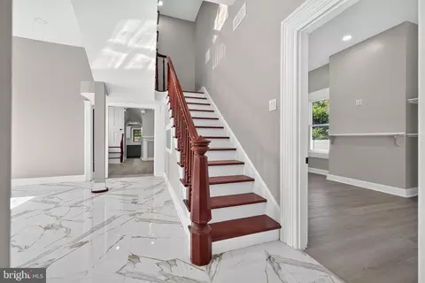 Entry Way - 156 Front, Leipsic, DE 19901 photo 1 of 17