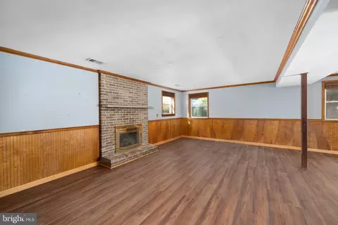 Living - 111 Delshire Dr, Dover, DE 19901 photo 5 of 6