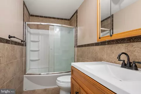 Bath - 111 Delshire Dr, Dover, DE 19901 photo 1 of 2