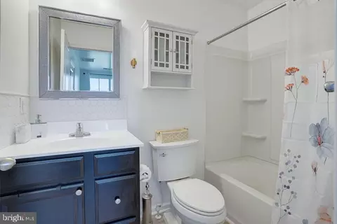 Bath - 610 Swallowtail Way, Dover, DE 19901 photo 2 of 2
