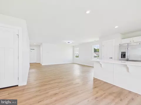 Living - 126 Laertes Dr, Dover, DE 19901 photo 3 of 5