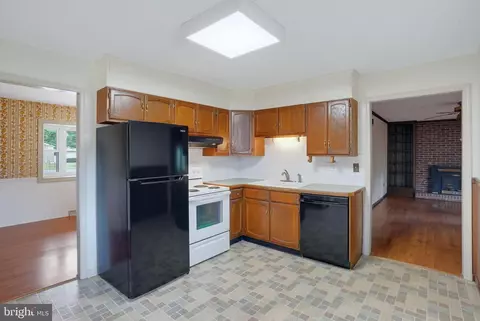 Kitchen - 5 Yorkshire Ct, Dover, DE 19901 photo 2 of 2