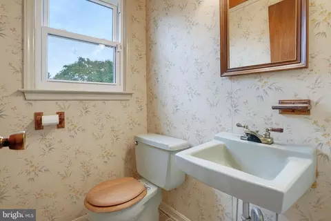 Bath - 5 Yorkshire Ct, Dover, DE 19901 photo 1 of 2