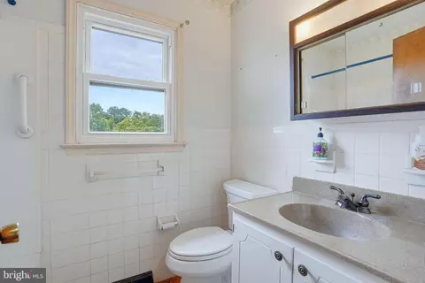 Bath - 5 Yorkshire Ct, Dover, DE 19901 photo 2 of 2