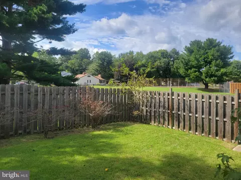 Exterior - 27 Heritage Dr, Dover, DE 19904 photo 5 of 6