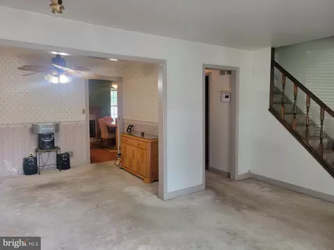 Entry Way - 27 Heritage Dr, Dover, DE 19904 photo 4 of 6