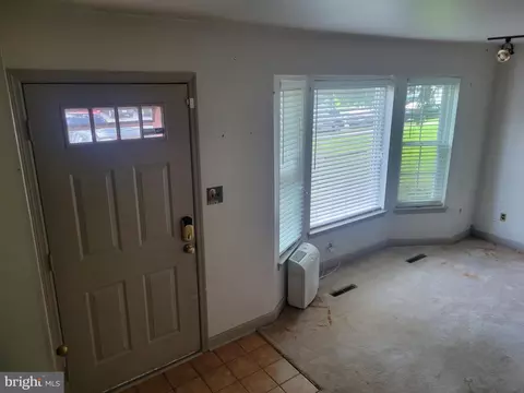 Entry Way - 27 Heritage Dr, Dover, DE 19904 photo 2 of 6
