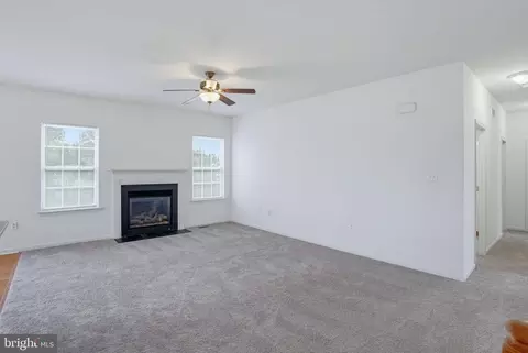 Living - 75 Fields Dr, Smyrna, DE 19977 photo 2 of 6