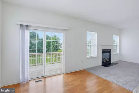 Living - 75 Fields Dr, Smyrna, DE 19977 photo 5 of 6