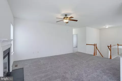 Living - 75 Fields Dr, Smyrna, DE 19977 photo 3 of 6