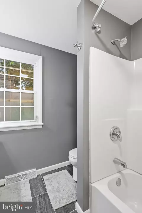 Bath - 848 Schoolhouse Ln, Dover, DE 19904 photo 3 of 4