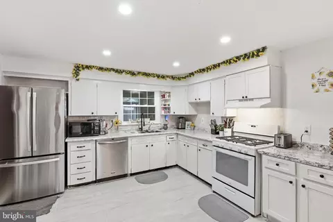 Kitchen - 848 Schoolhouse Ln, Dover, DE 19904 photo 1 of 2