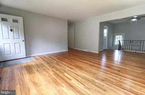 Living - 300 David Hall Rd, Dover, DE 19904 photo 1 of 4